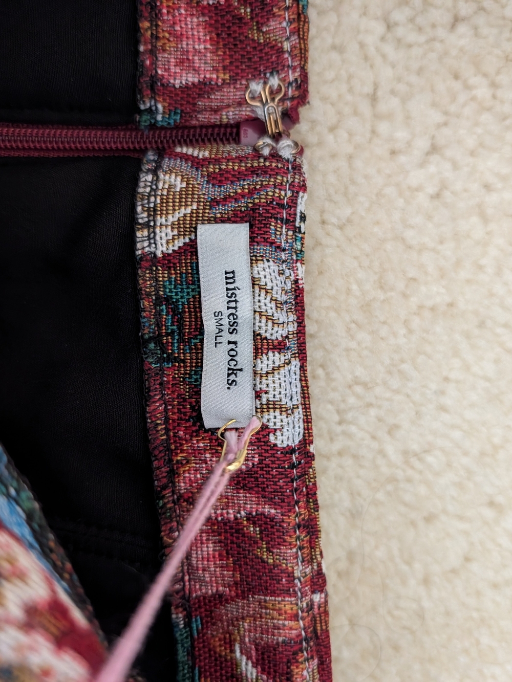 Mistress Rocks Tapestry Top - Picture 5 of 6